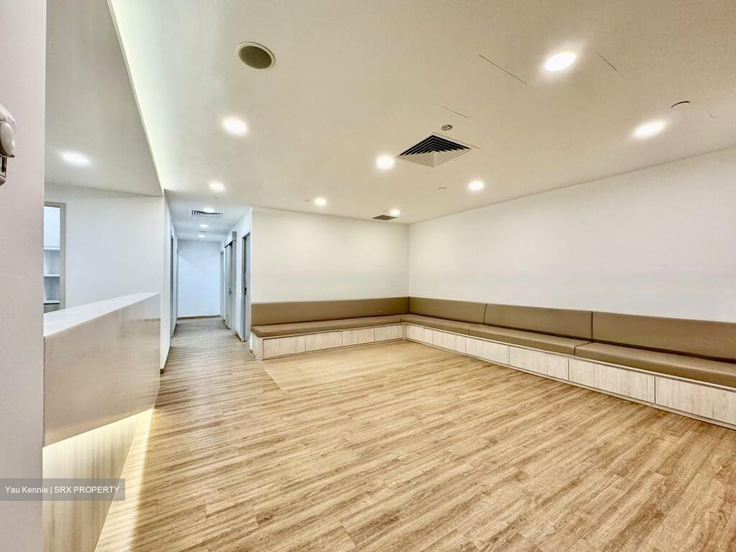 Mount Elizabeth Hospital (D9), Retail #483374711